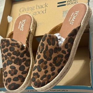 New In Box-TOMS Santiago Mule Brown Sugar Leopard Suede Woman Shoe 6.5